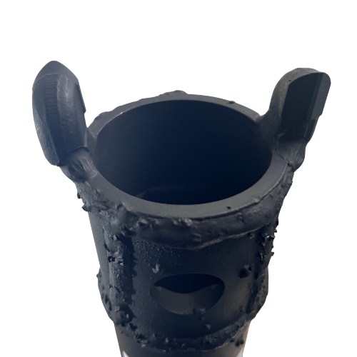 A black vase with two handles on top of it.