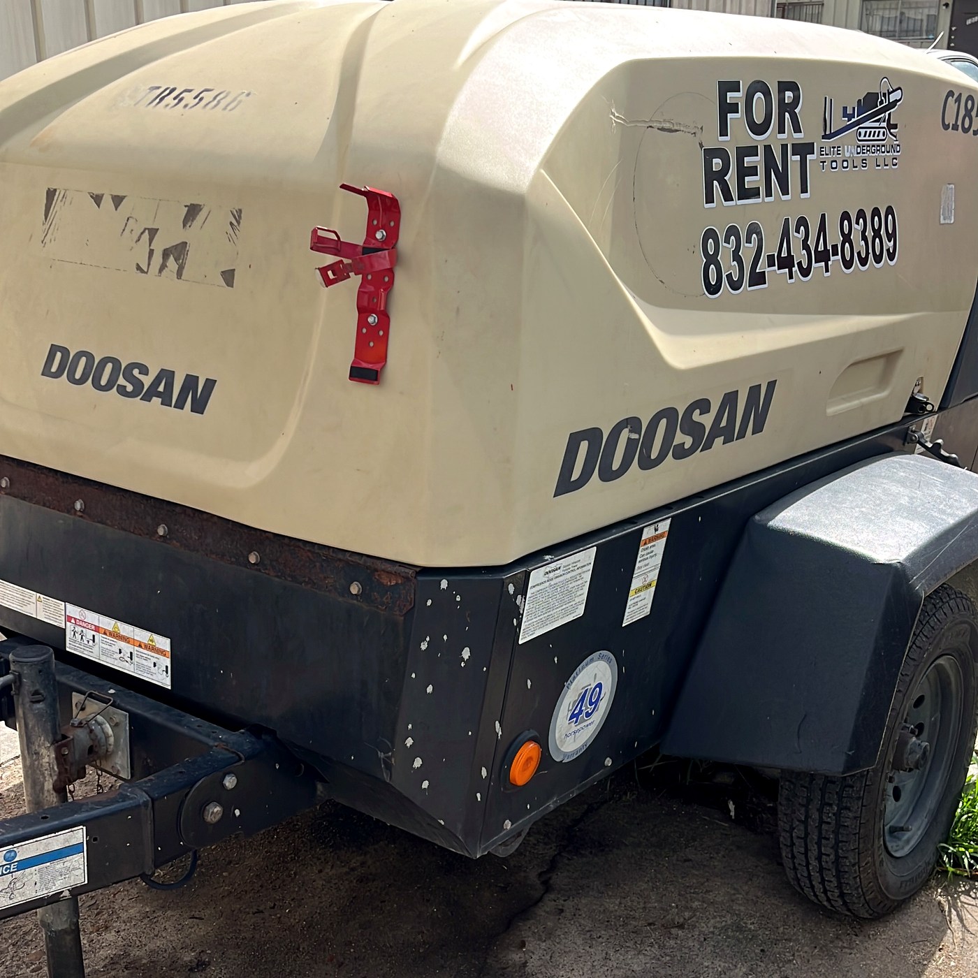 Doosan 185 CFM compressor side view